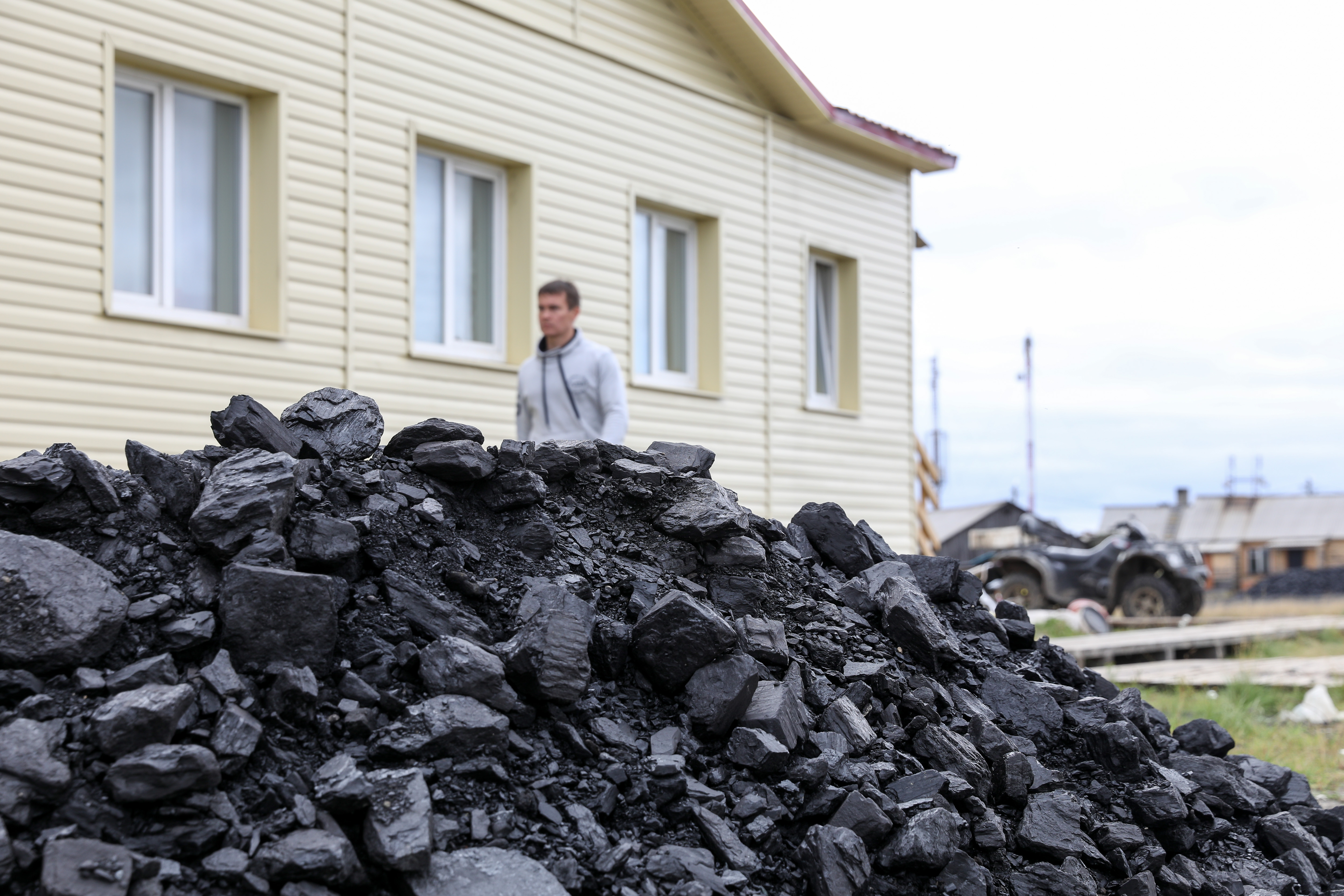 Северный завоз уголь. 1.5 Тонны угля. Севержилкомсервис Заполярный район. Северный завоз.